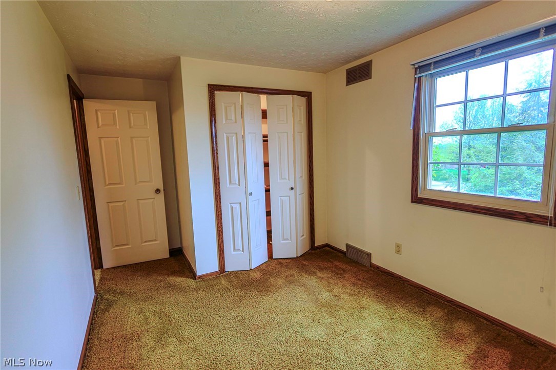 1821 Hiram Street Louisville OH 44641