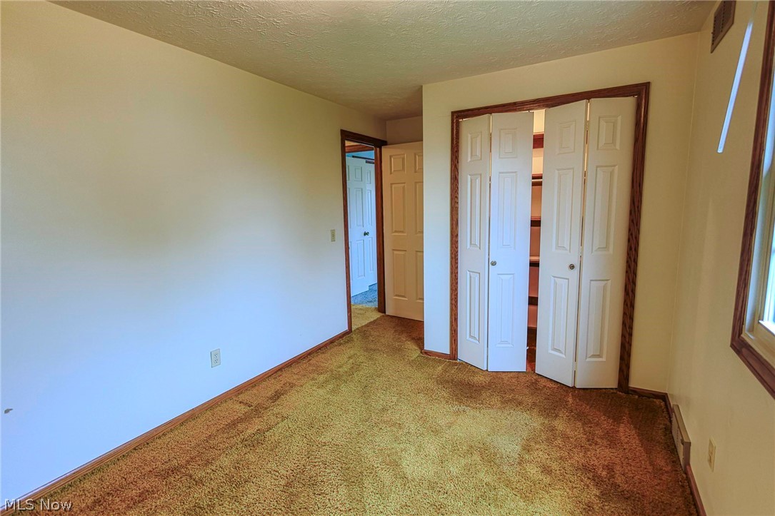 1821 Hiram Street Louisville OH 44641