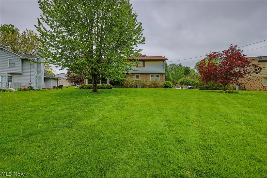 1821 Hiram Street Louisville OH 44641