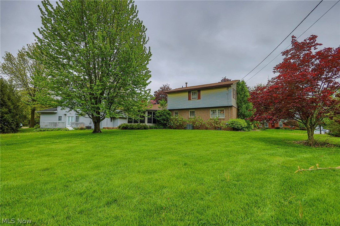1821 Hiram Street Louisville OH 44641