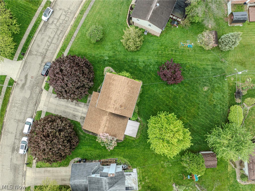 1821 Hiram Street Louisville OH 44641