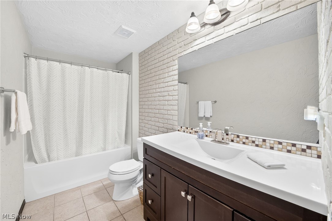 1724 Narragansett Boulevard Lorain OH 44053