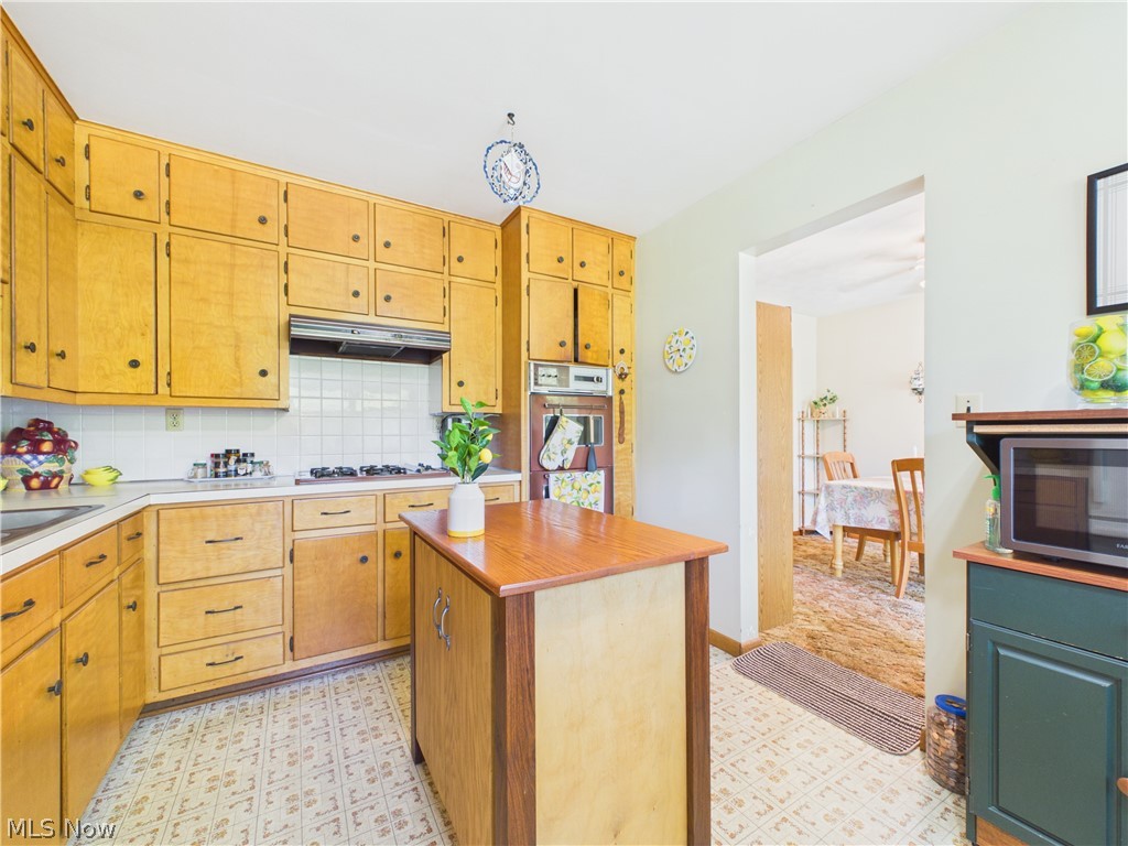 904 Lenox New Lyme Road Jefferson OH 44047
