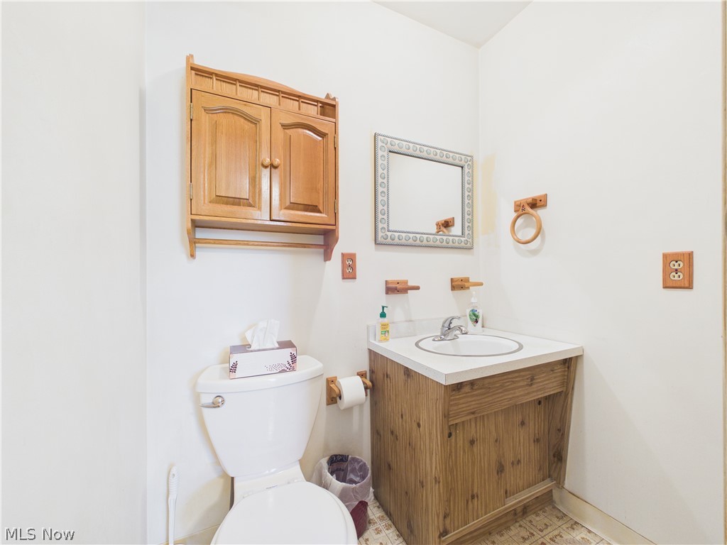 904 Lenox New Lyme Road Jefferson OH 44047