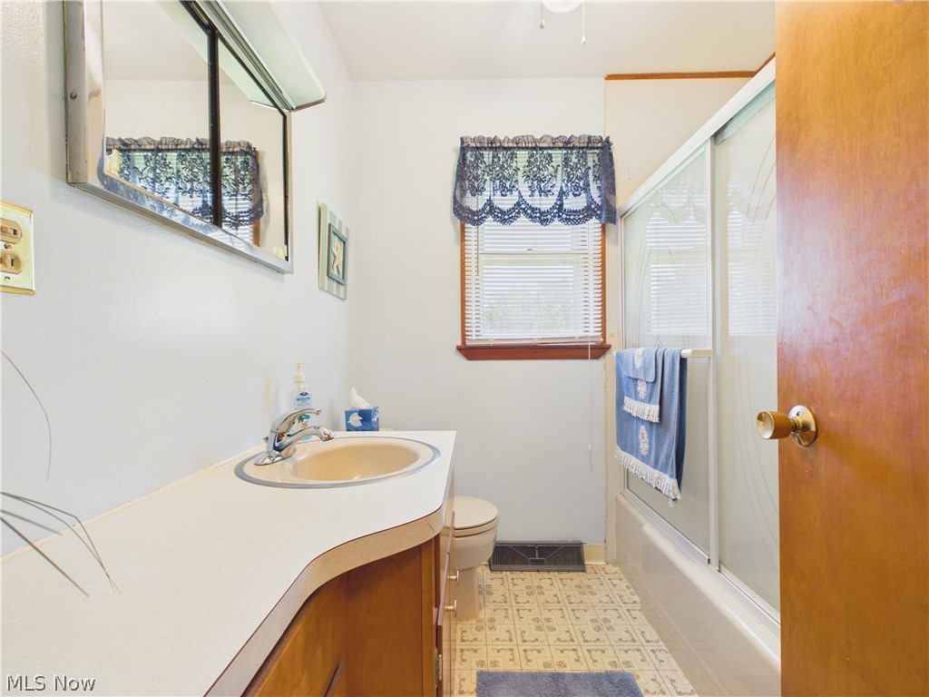 904 Lenox New Lyme Road Jefferson OH 44047