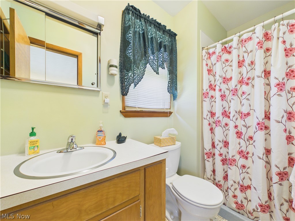 904 Lenox New Lyme Road Jefferson OH 44047