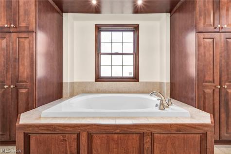20427 Scotch Pine Way Strongsville OH 44149