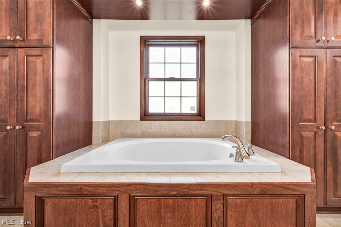 20427 Scotch Pine Way Strongsville OH 44149