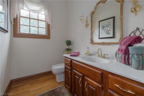 5534 Governors Avenue NW Canton OH 44718