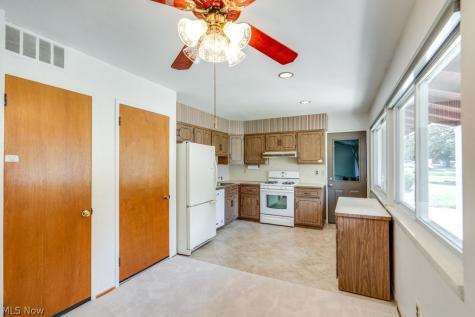 6663 Rochelle Boulevard Parma OH 44130