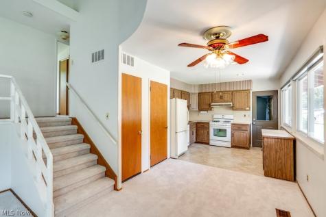 6663 Rochelle Boulevard Parma OH 44130
