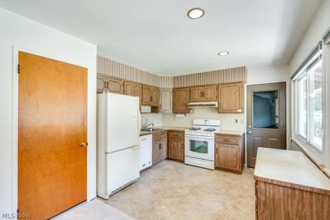 6663 Rochelle Boulevard Parma OH 44130