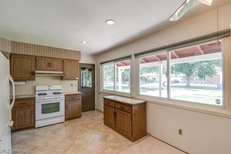 6663 Rochelle Boulevard Parma OH 44130
