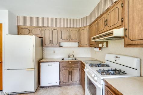 6663 Rochelle Boulevard Parma OH 44130