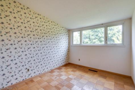 6663 Rochelle Boulevard Parma OH 44130