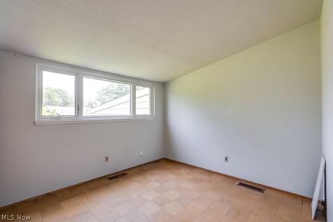 6663 Rochelle Boulevard Parma OH 44130
