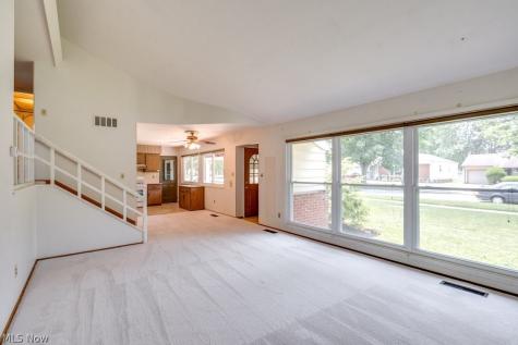 6663 Rochelle Boulevard Parma OH 44130