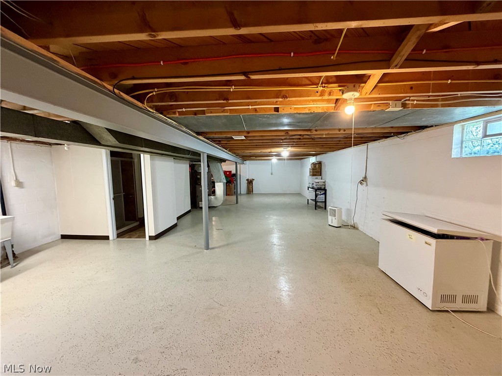 512 Maplewood Avenue Struthers OH 44471