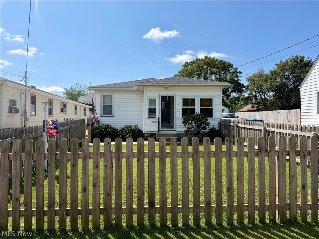 512 Maplewood Avenue Struthers OH 44471