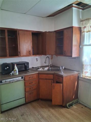 462 Eddy Road Cleveland OH 44108