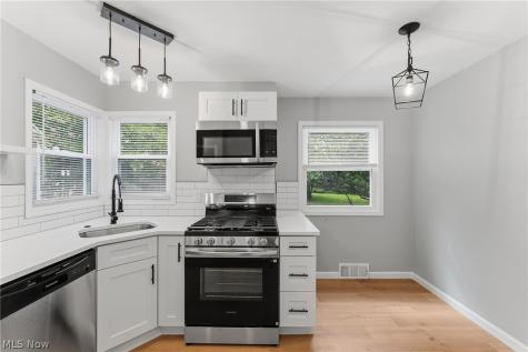 1004 Woodview Road Cleveland Heights OH 44121