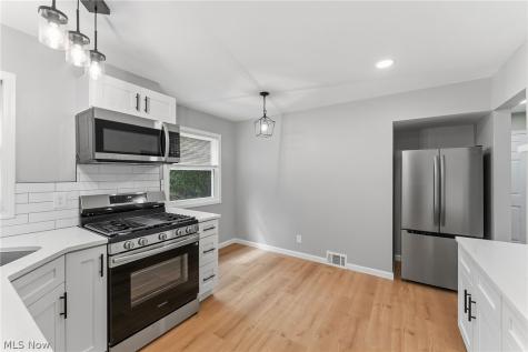 1004 Woodview Road Cleveland Heights OH 44121