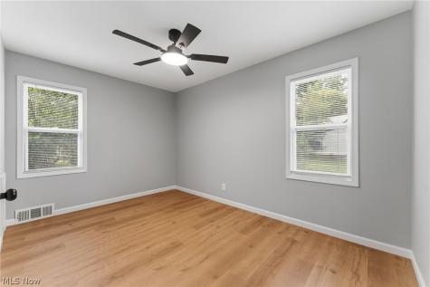 1004 Woodview Road Cleveland Heights OH 44121