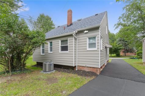 1004 Woodview Road Cleveland Heights OH 44121