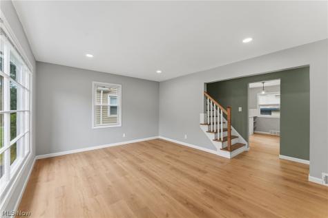 1004 Woodview Road Cleveland Heights OH 44121