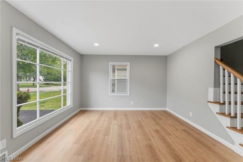 1004 Woodview Road Cleveland Heights OH 44121