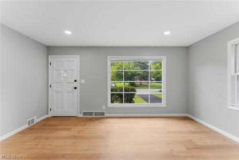 1004 Woodview Road Cleveland Heights OH 44121