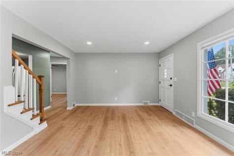1004 Woodview Road Cleveland Heights OH 44121
