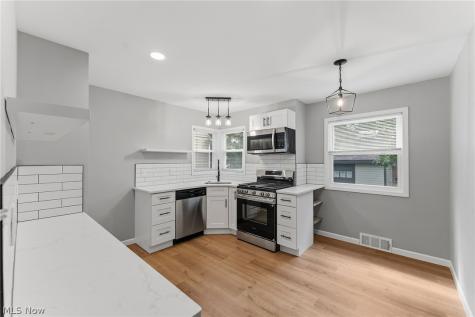1004 Woodview Road Cleveland Heights OH 44121