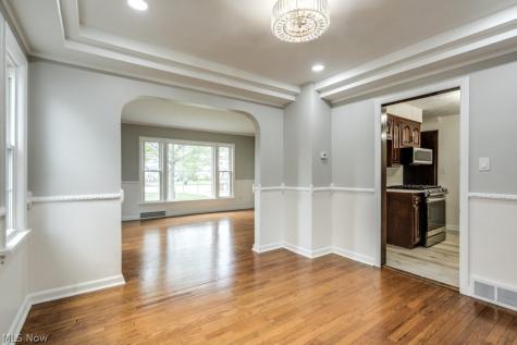 1547 Richmond Road Lyndhurst OH 44124
