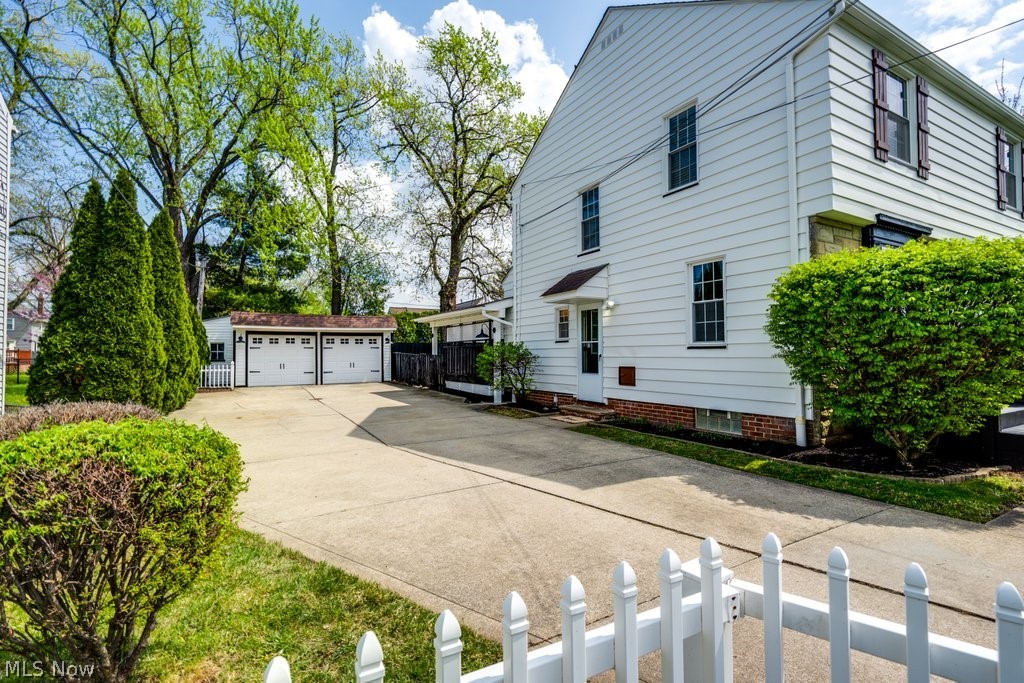 1547 Richmond Road Lyndhurst OH 44124