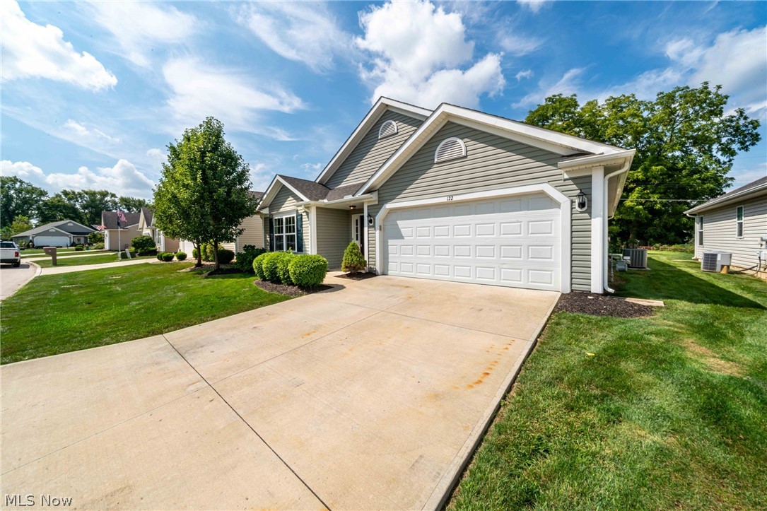 122 Haydens Arbor Elyria OH 44035