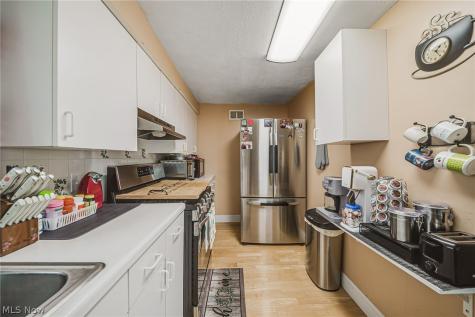 7002 Luelda Avenue Parma OH 44129