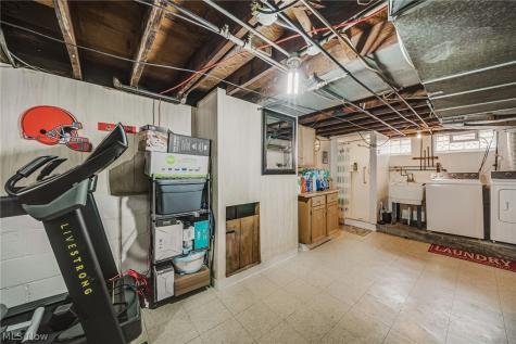 7002 Luelda Avenue Parma OH 44129