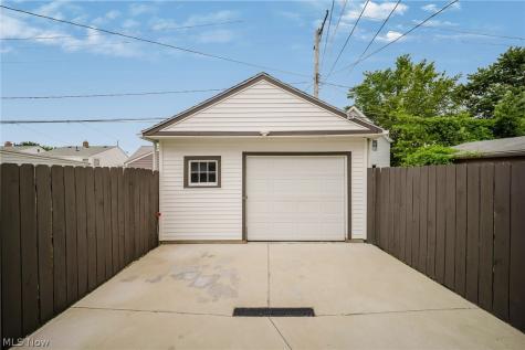 7002 Luelda Avenue Parma OH 44129
