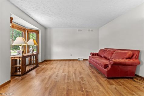 2411 Otterbin Street Louisville OH 44641