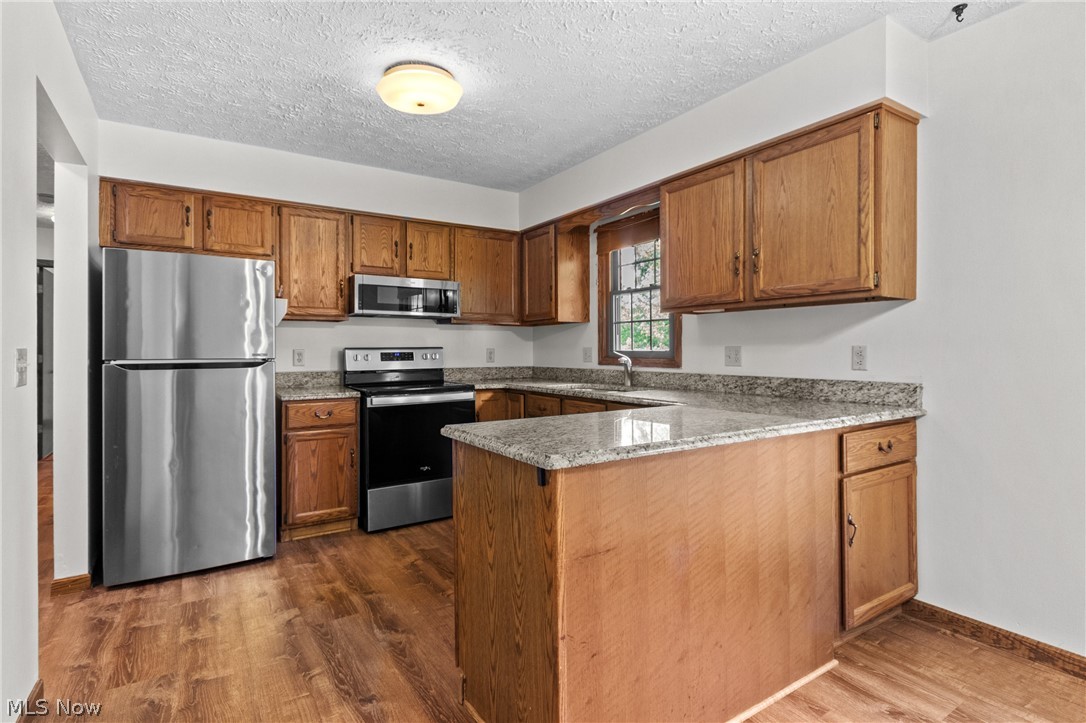 2411 Otterbin Street Louisville OH 44641