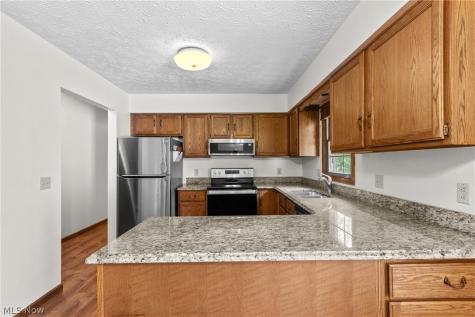 2411 Otterbin Street Louisville OH 44641