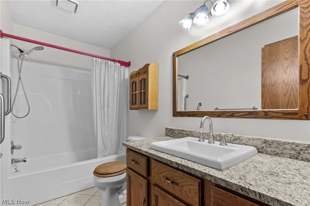 2411 Otterbin Street Louisville OH 44641