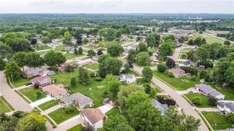 2411 Otterbin Street Louisville OH 44641