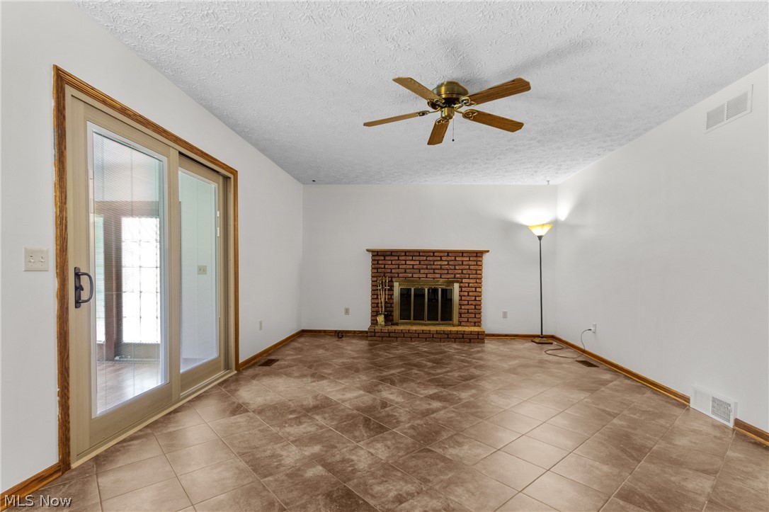2411 Otterbin Street Louisville OH 44641