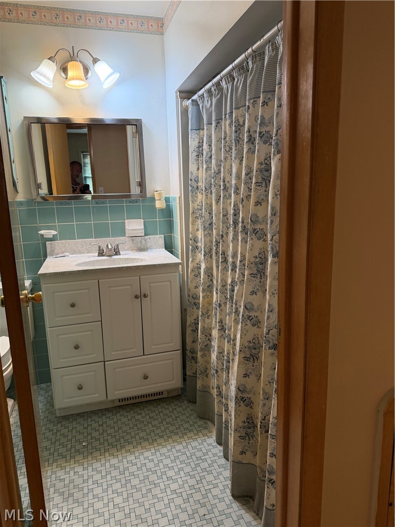 7170 Oakwood Road Parma OH 44130