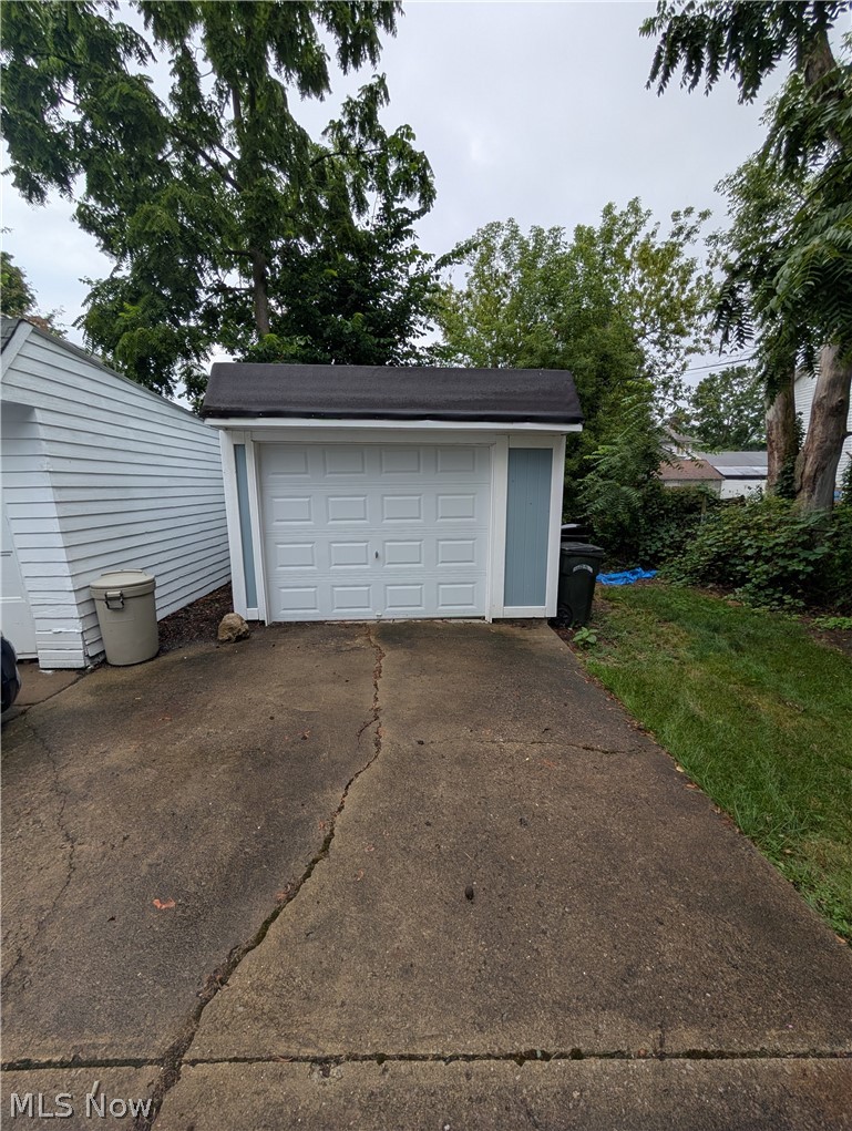 807 Woodland Avenue Elyria OH 44035