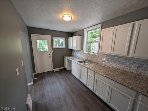 807 Woodland Avenue Elyria OH 44035