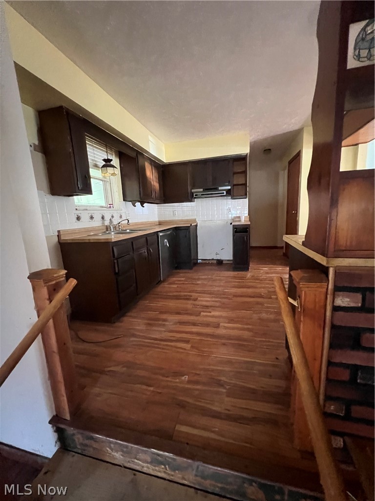 203 W Parkway Drive Madison OH 44057