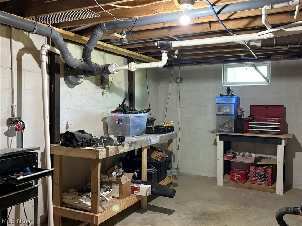 4424 N Lake Road West Farmington OH 44491